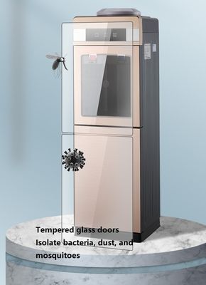 Διανοητικό νερό σε βαρέλια θερμό και κρύο ηλεκτρικό χρυσό